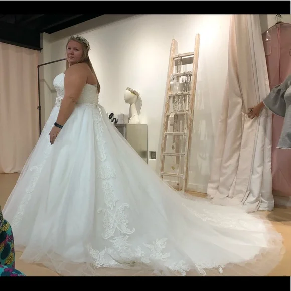 Wedding dress - Picture 5 of 6